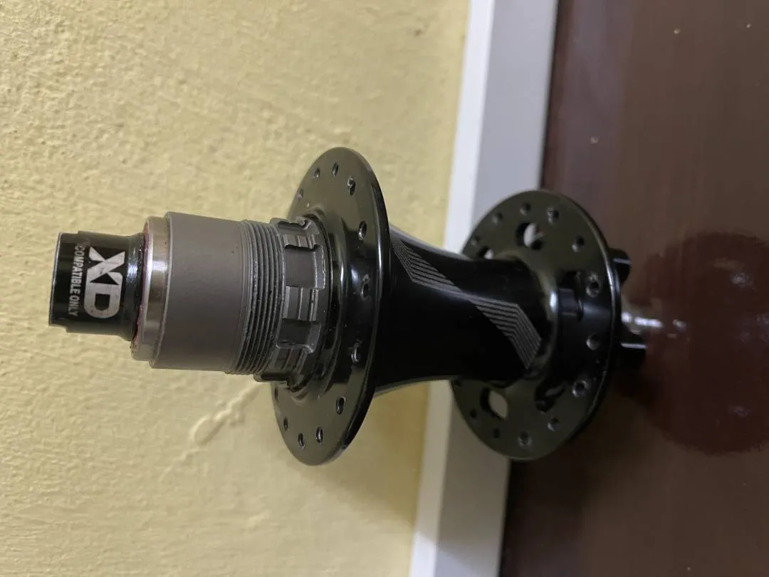 Specialized traverse hub (non boost- thru axle)