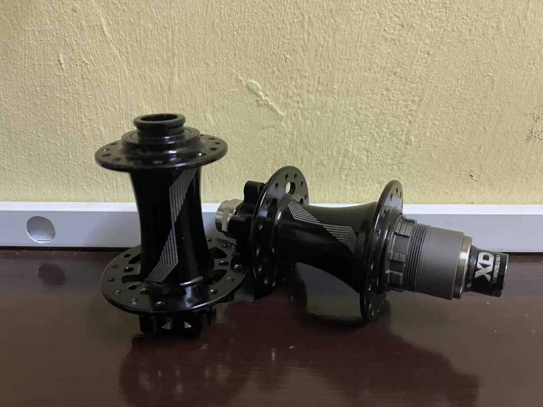 Specialized traverse hub (non boost- thru axle)