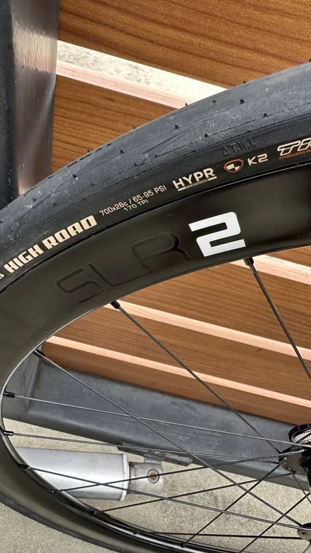 Giant SLR 2 42mm wheelset. Tubeless &amp; Hookless. Comes with Maxxis High Road