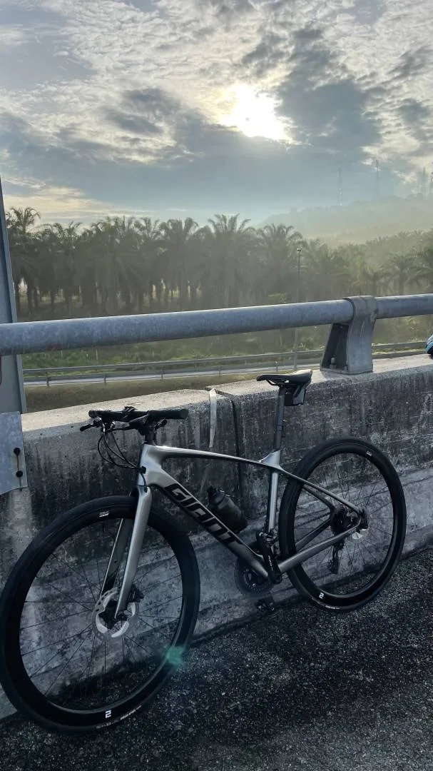 Giant SLR 2 42mm wheelset. Tubeless &amp; Hookless. Comes with Maxxis High Road