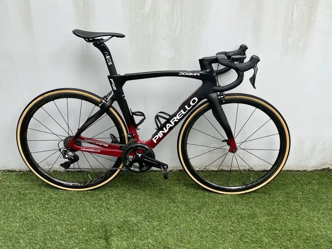 Pinarello Dogma F12 Frameset + Talon handlebar