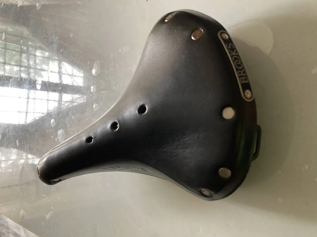 Brooks B17 Black