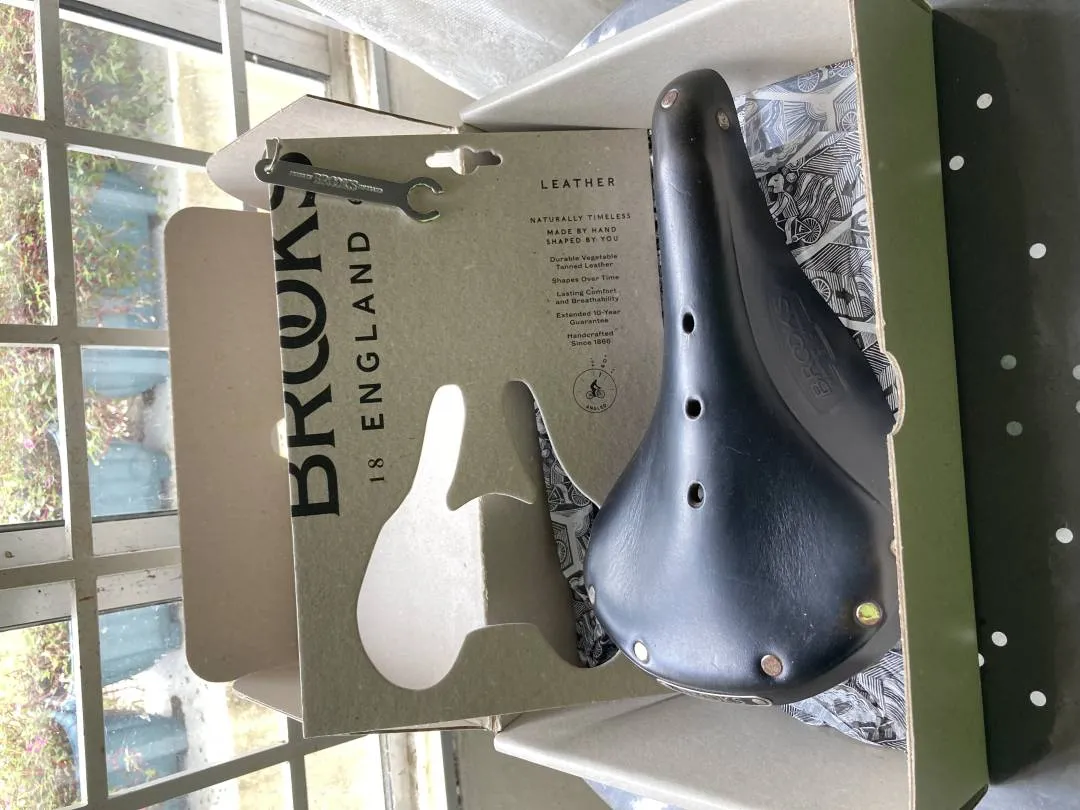 Brooks B17 Black