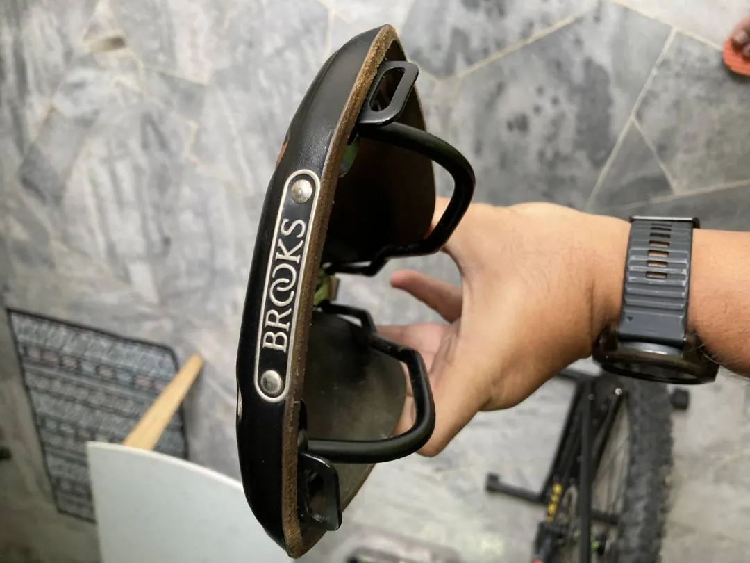 Brooks B17 Black