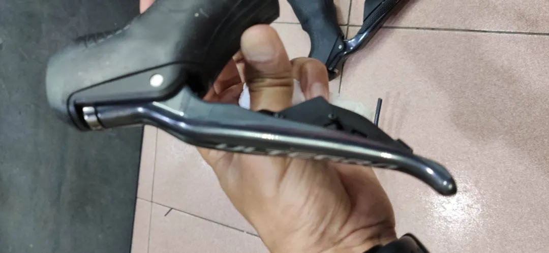 Shimano ultegra di2 11speed disc shifter and disc caliper