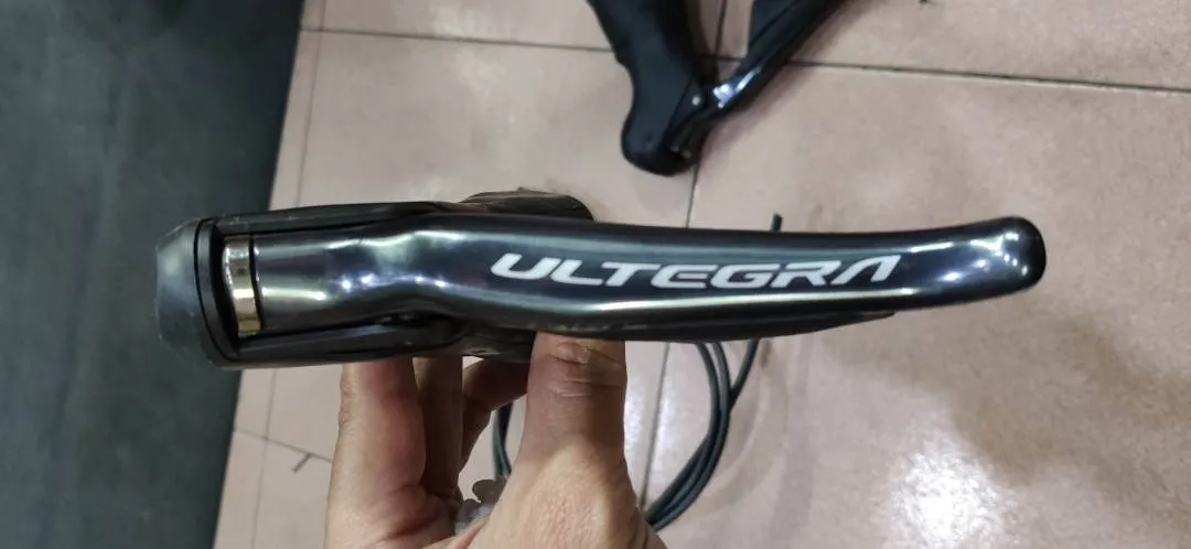 Shimano ultegra di2 11speed disc shifter and disc caliper