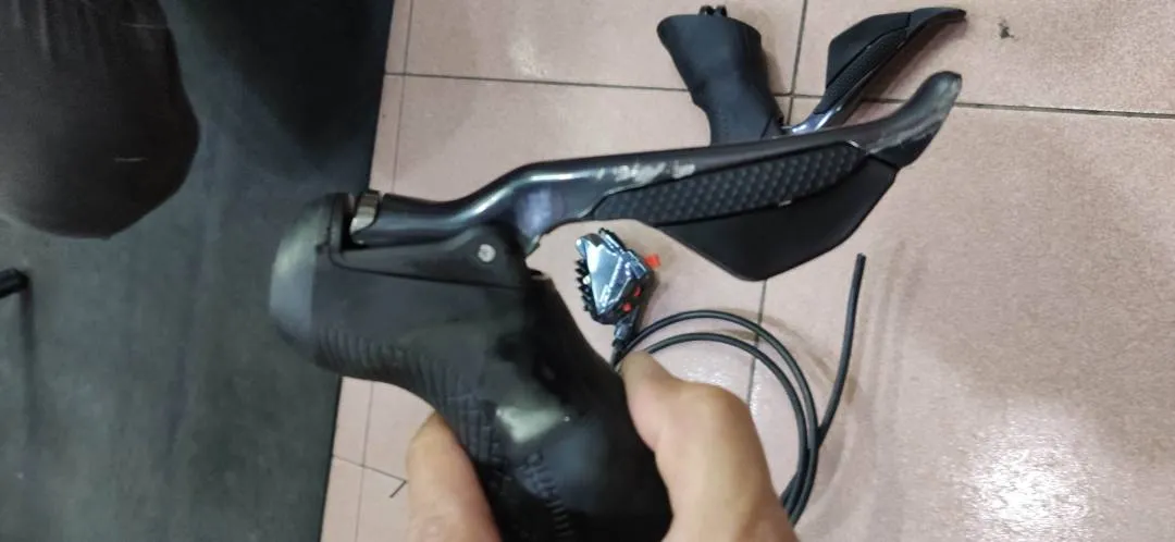 Shimano ultegra di2 11speed disc shifter and disc caliper