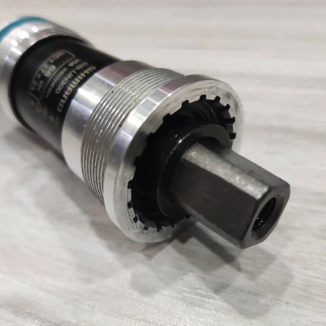 Shimano BB- UN300 BSA 68mm JIS Square Taper 115/118mm Bottom Bracket With Bolt
