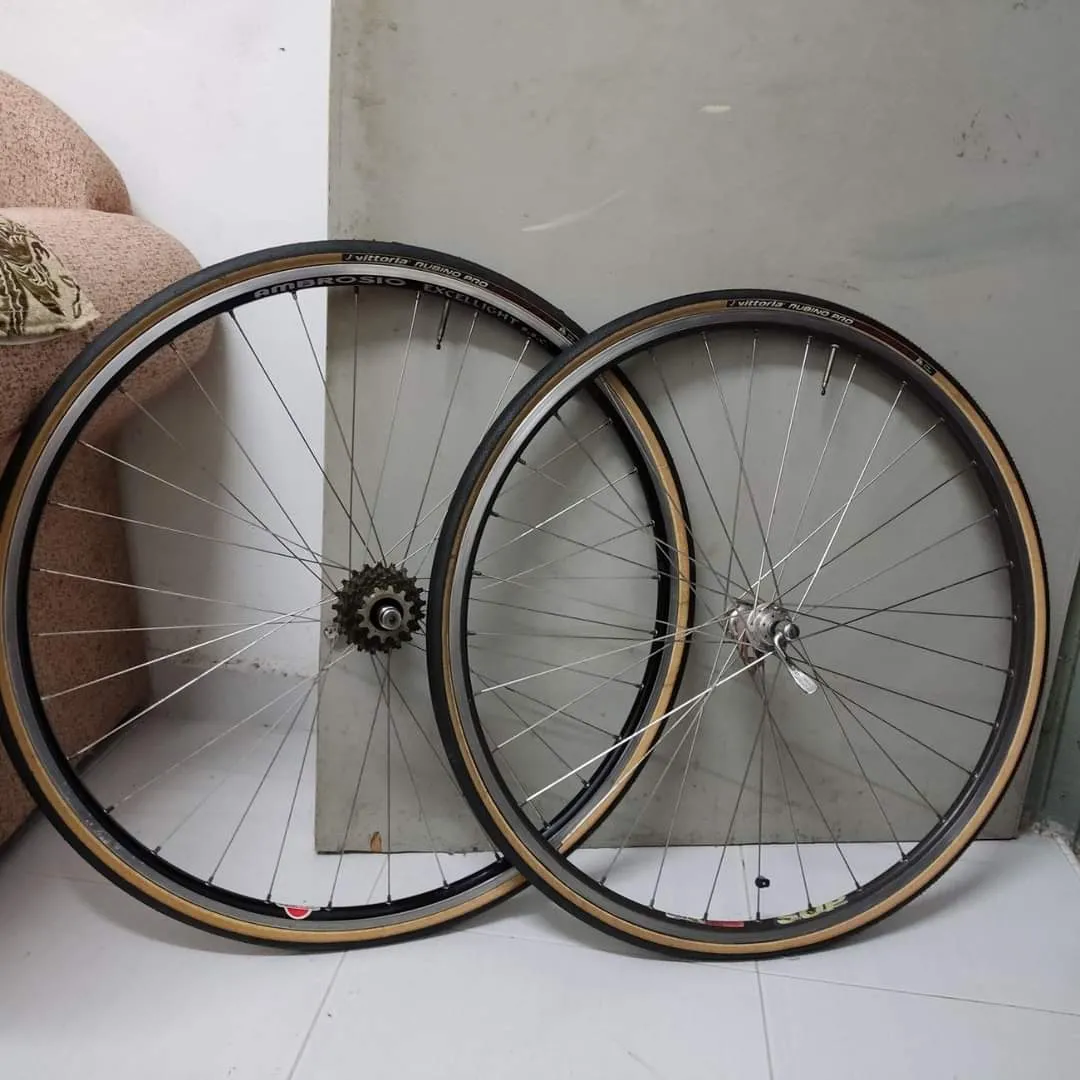 8 speed wheelset. Mavic Ambrossio Dura Ace Fir