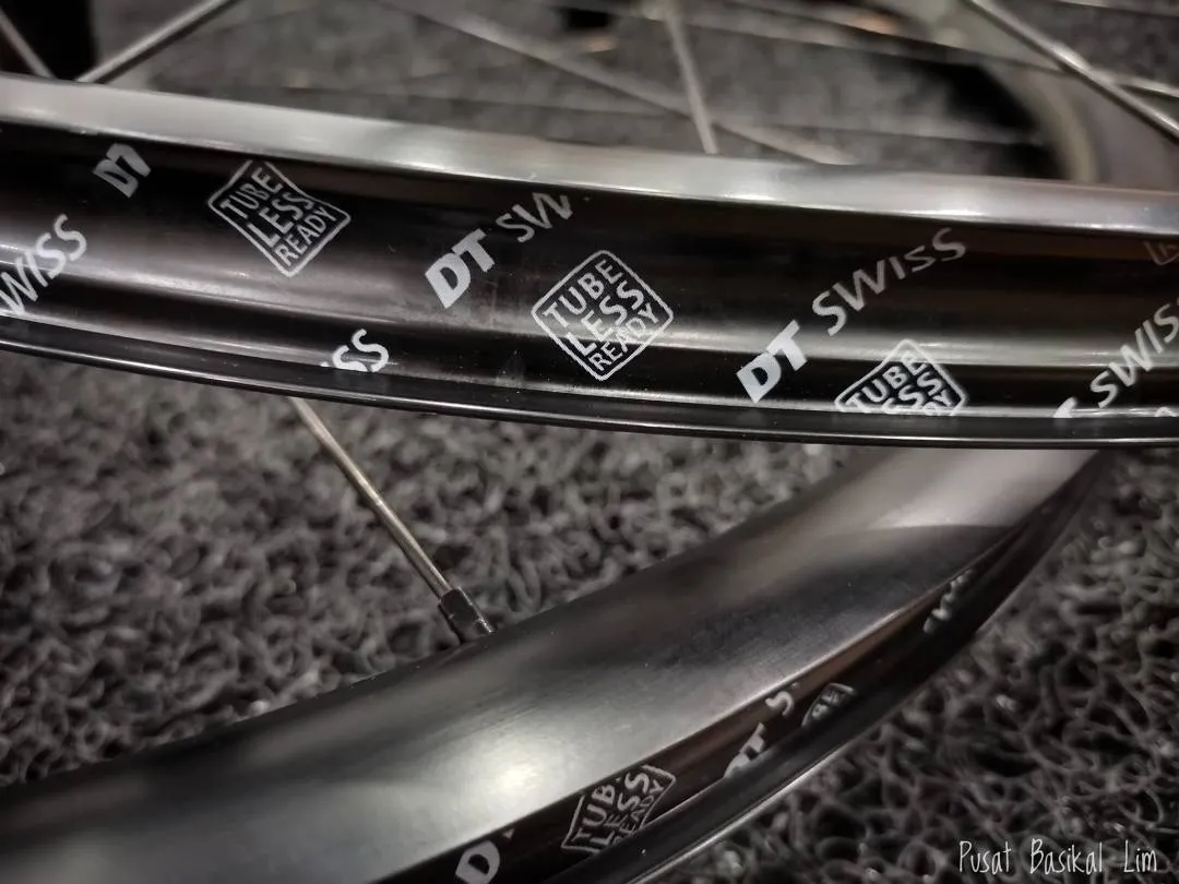 DT Swiss R470 Disc Road Bike Aluminum Wheelset