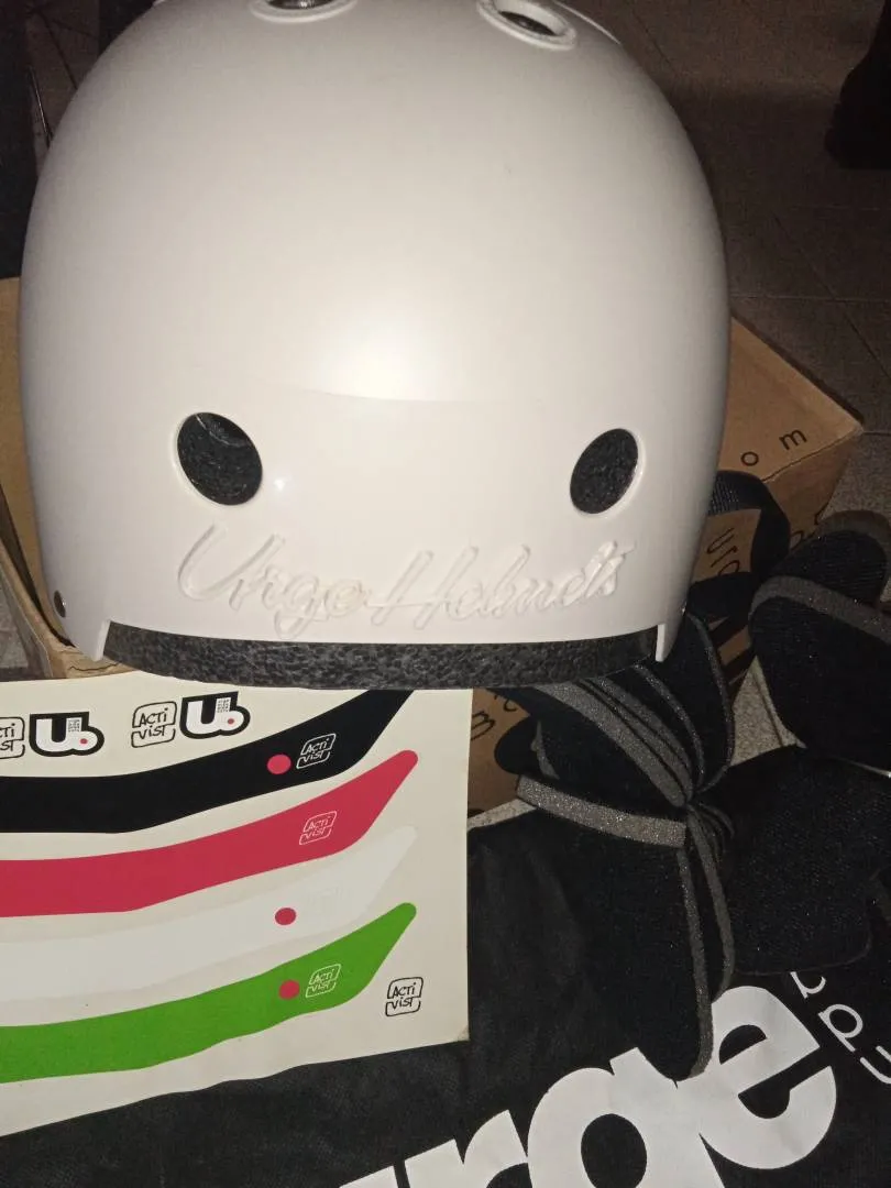 Urge helmet : Activist