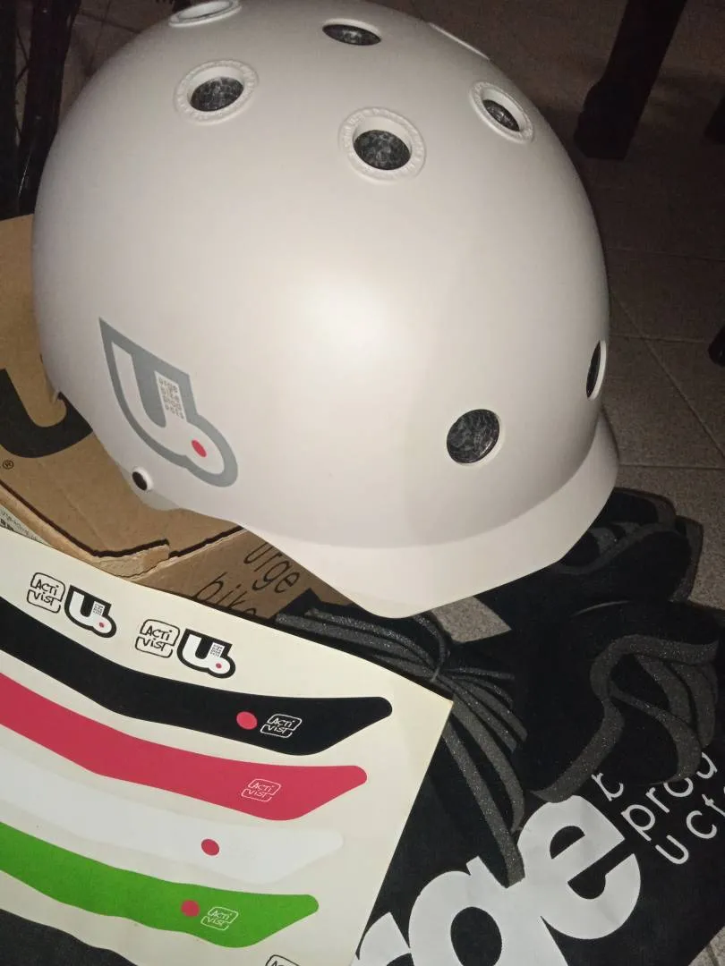 Urge helmet : Activist