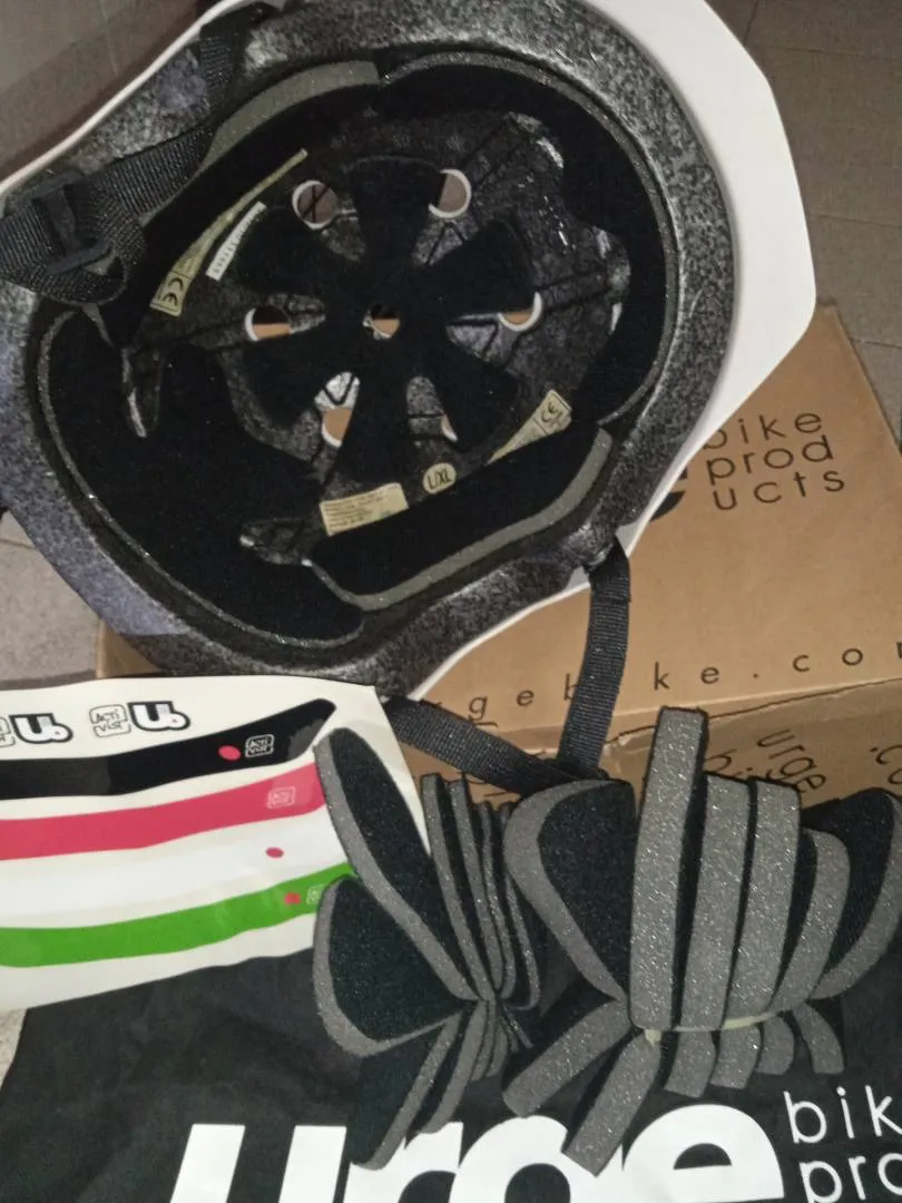 Urge helmet : Activist