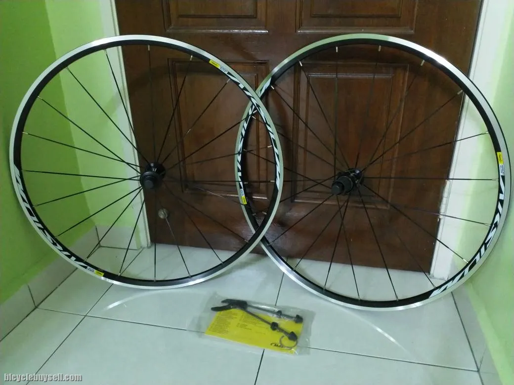 Original Brand New MAVIC Aksium Elite road wheelset