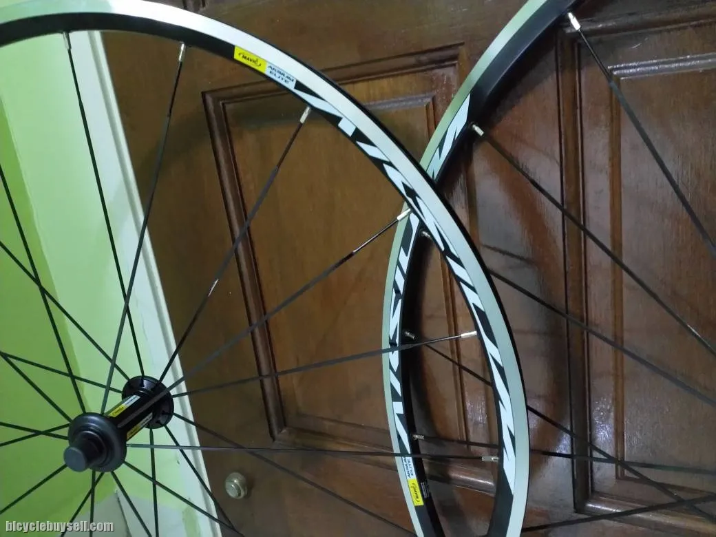 Original Brand New MAVIC Aksium Elite road wheelset
