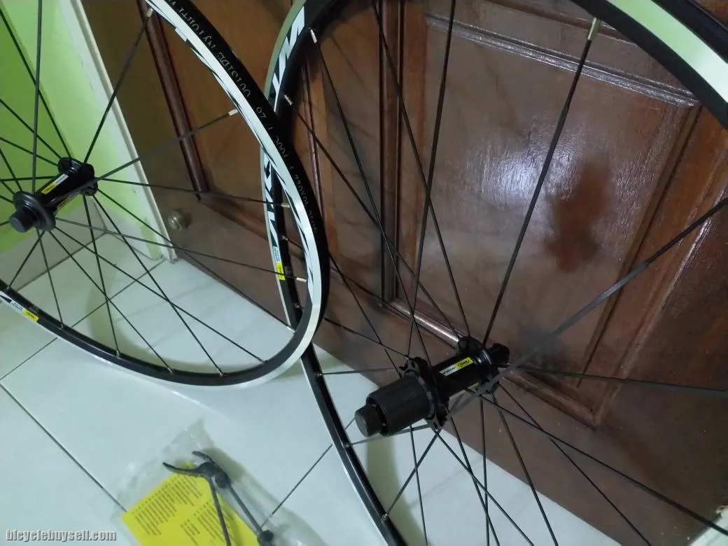 Original Brand New MAVIC Aksium Elite road wheelset