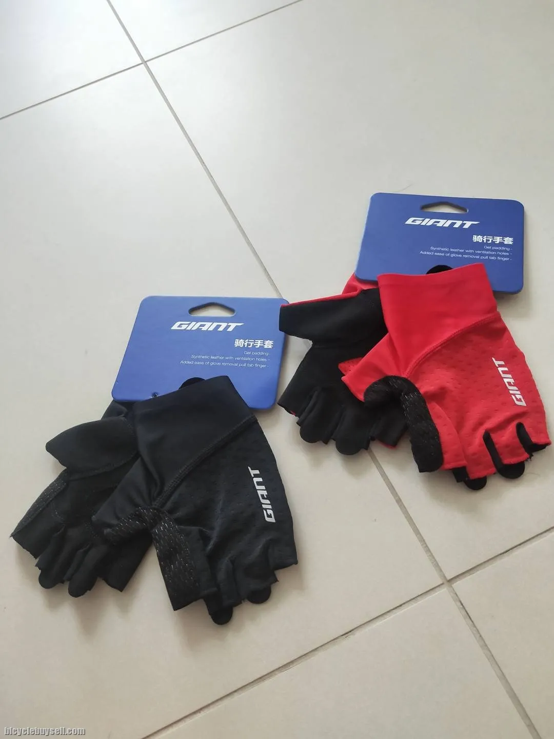 Giant G201 Half Finger Gloves in 2 color variant for Men / Unisex