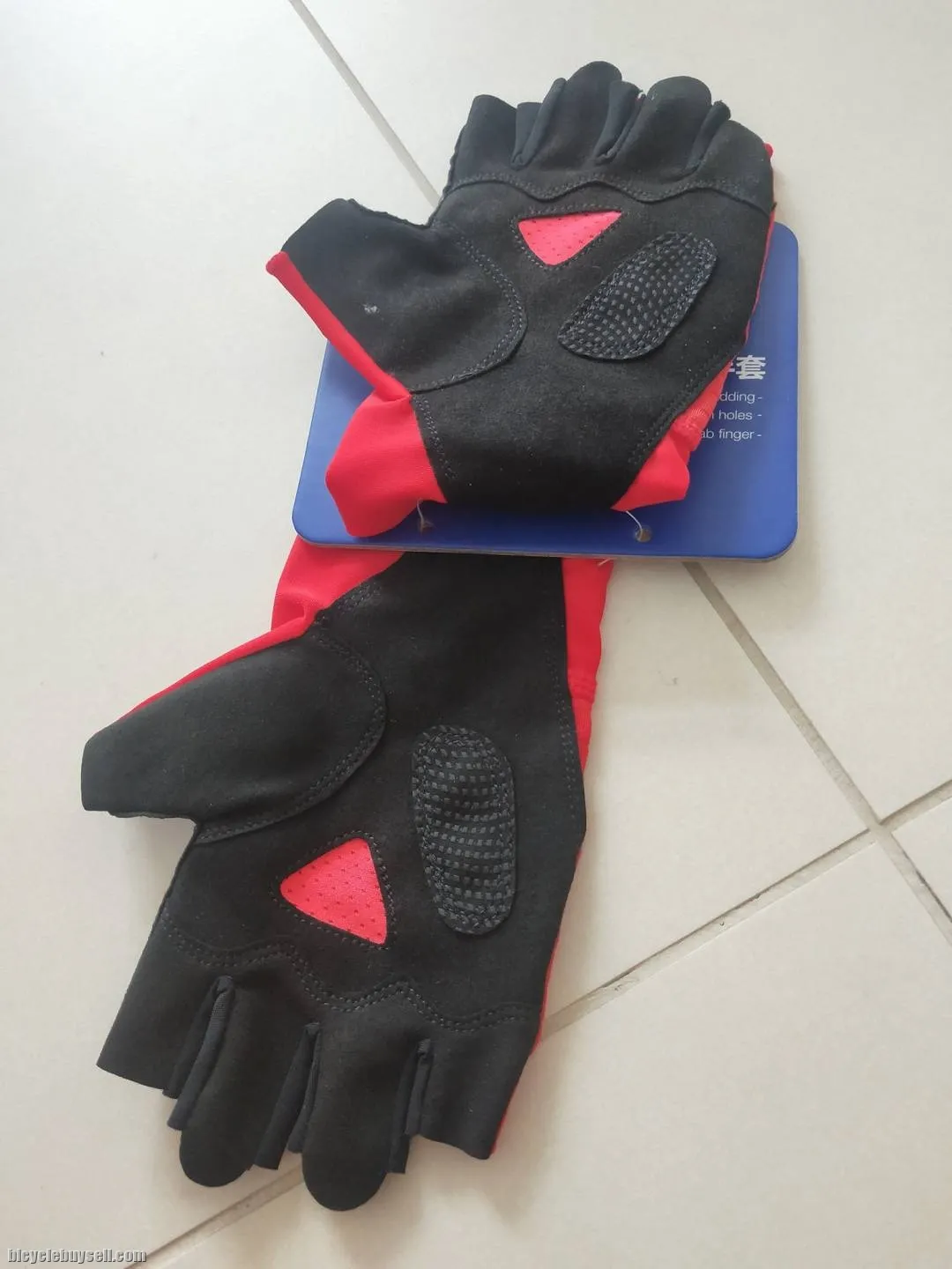 Giant G201 Half Finger Gloves in 2 color variant for Men / Unisex