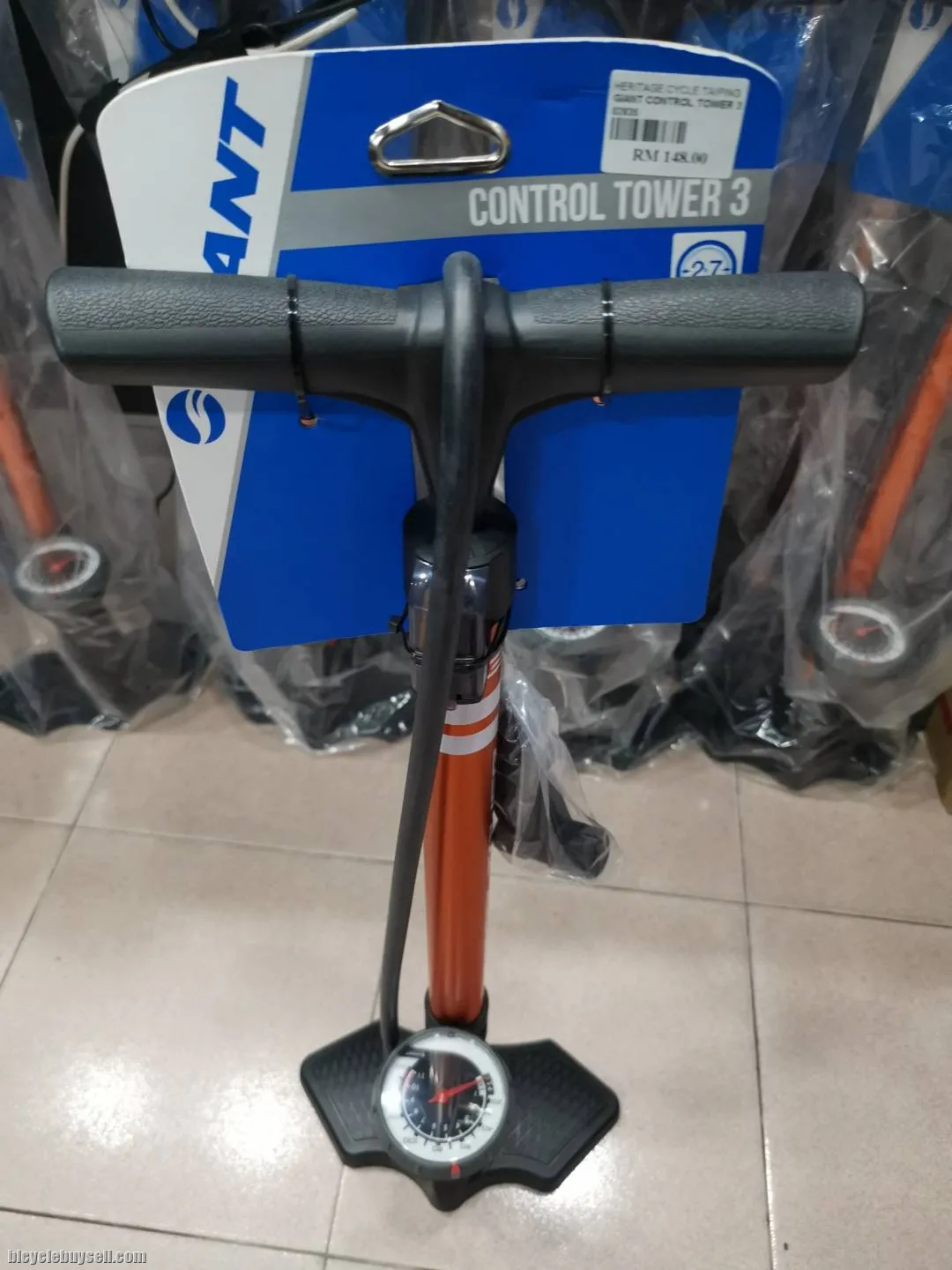 Giant control tower 3 floor pump