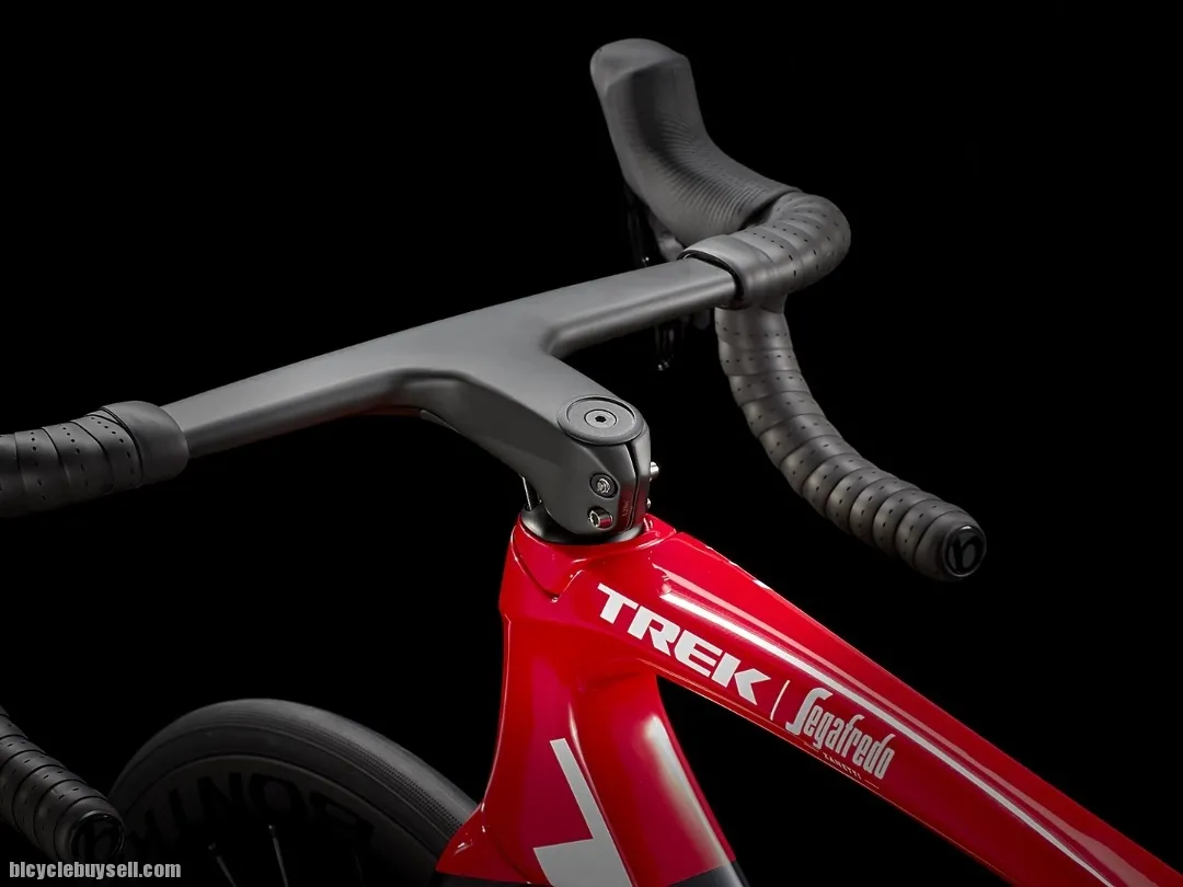 2022 TREK EMONDA SLR 7 E-TAP !