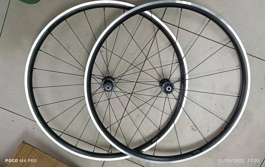 Giant PR-2 Aloy Rim Brake 700c, Tubeless Ready Wheelset