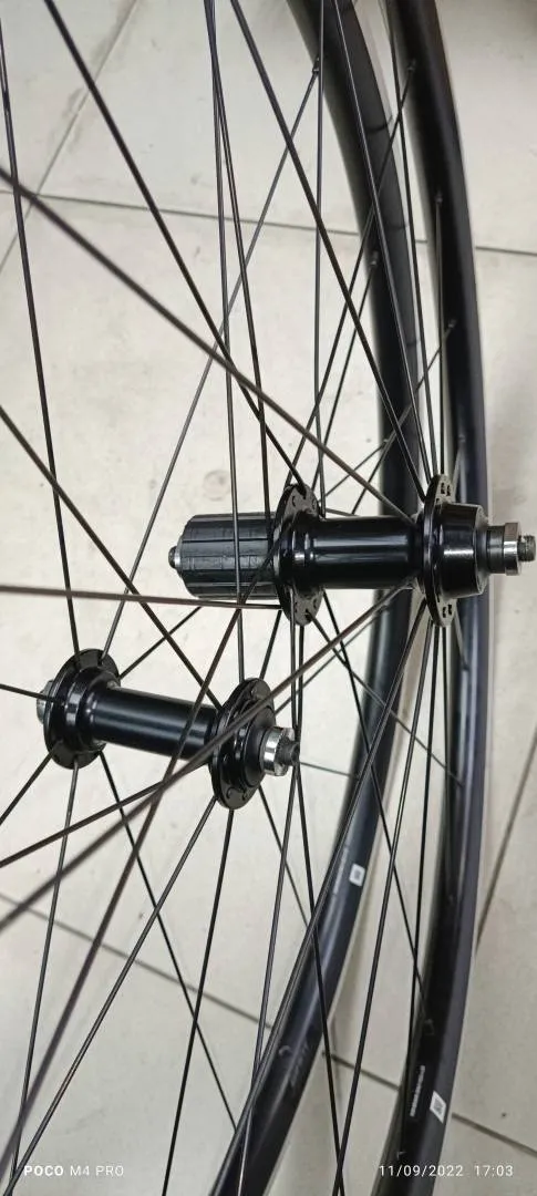Giant PR-2 Aloy Rim Brake 700c, Tubeless Ready Wheelset