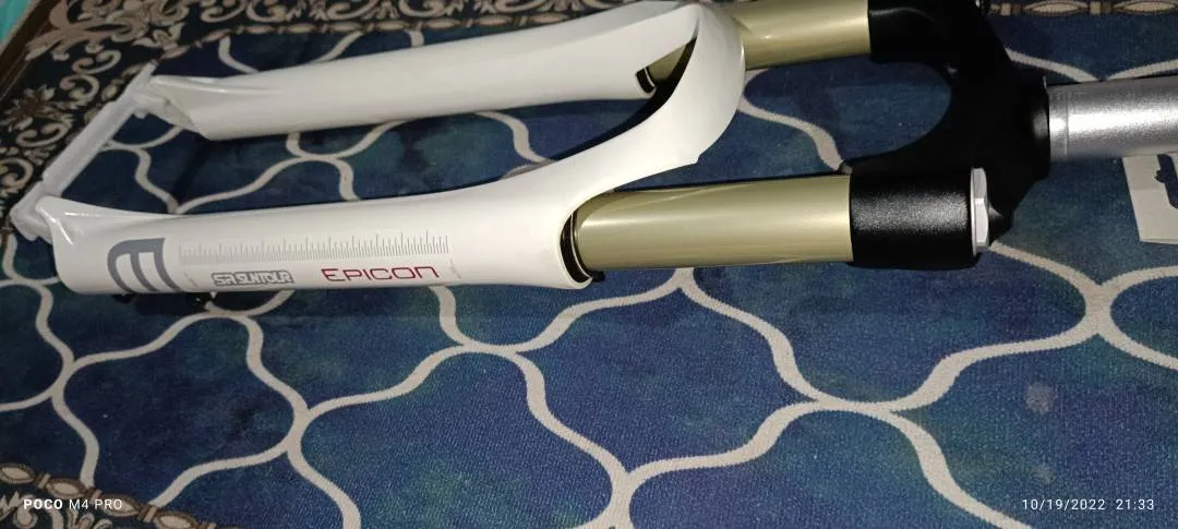 NOS 26 SR Suntour Epicon Manual Lockout Fork, Travel 100mm