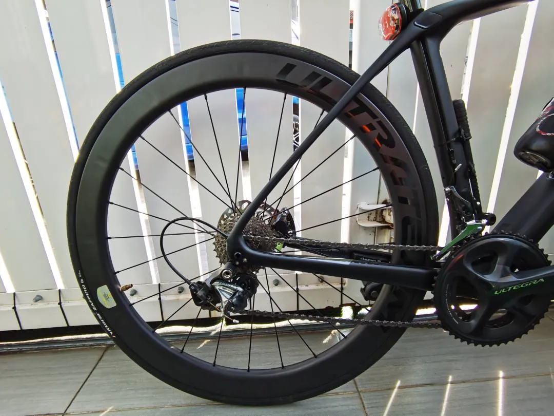 SOLD-Trek Domane SLR DISC 2019 price reduce Rm7500