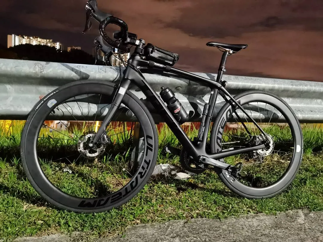 SOLD-Trek Domane SLR DISC 2019 price reduce Rm7500