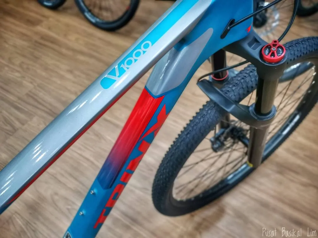 Trinx V1000 Pro 29 Carbon MTB