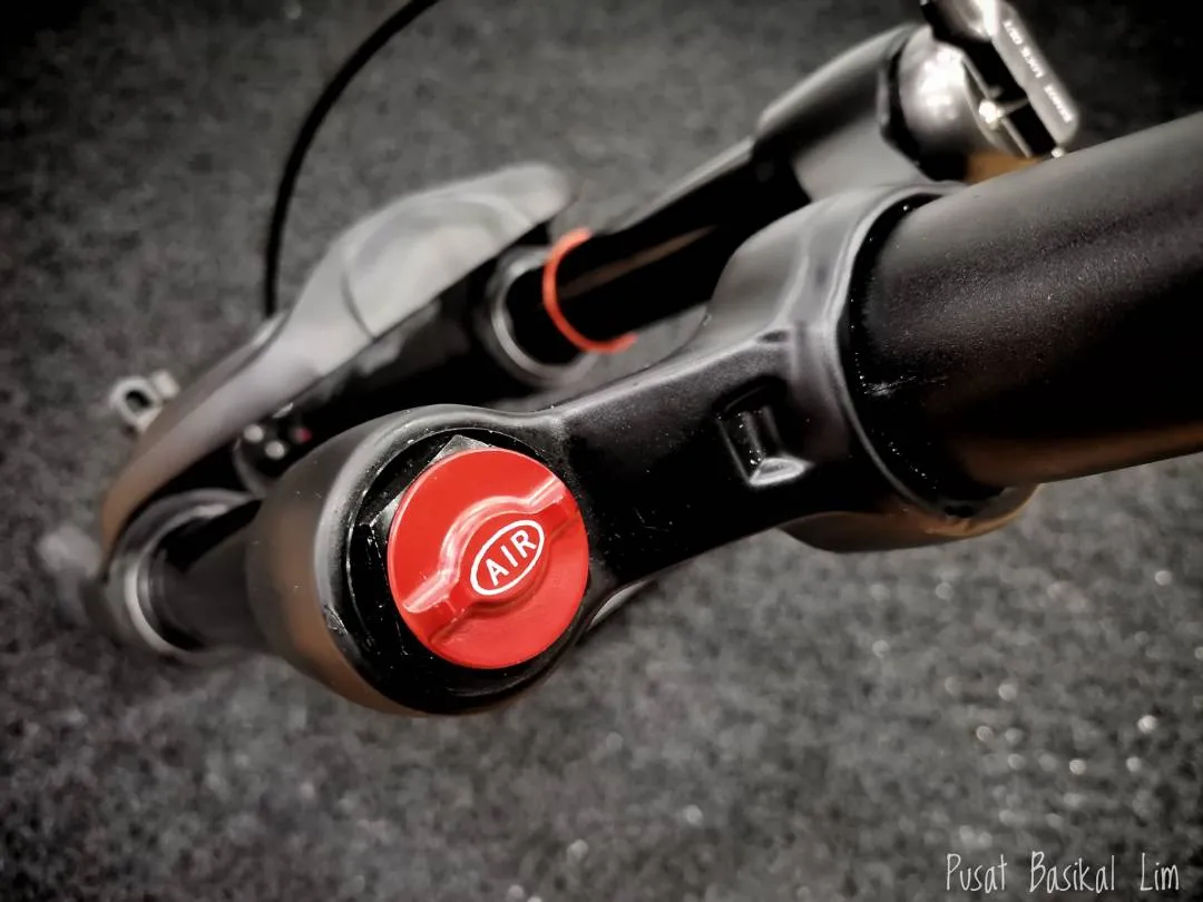 LPXX 29 Thru Axle Air Fork with Remote Lock