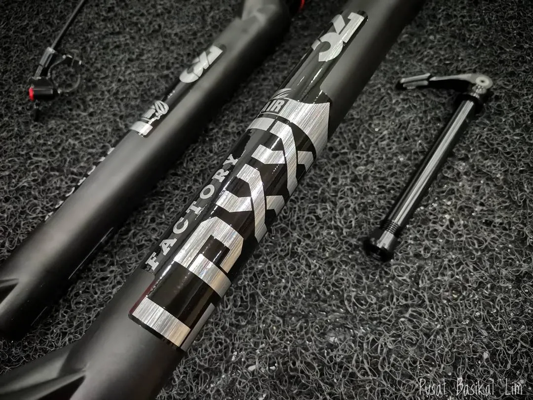LPXX 29 Thru Axle Air Fork with Remote Lock