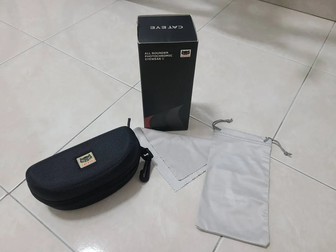 Cateye Eyewear Hard Case + Protective Bag.