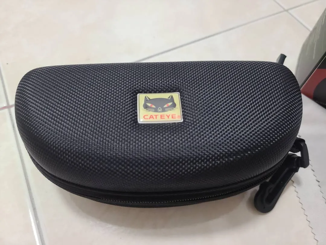 Cateye Eyewear Hard Case + Protective Bag.