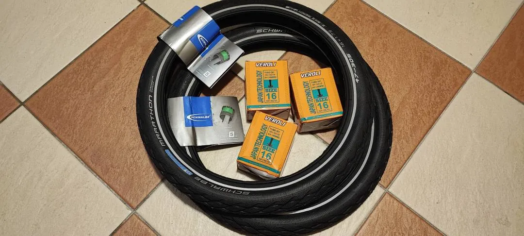 Schwalbe Marathon 47-305 (16"x1.75") Tyres