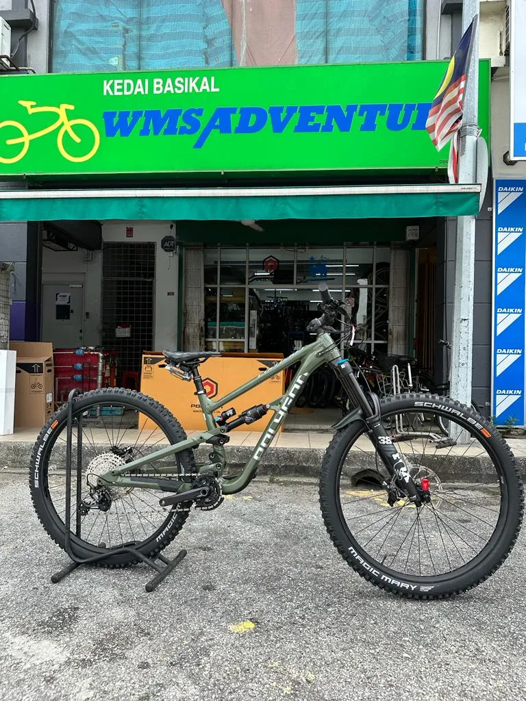 2023 Polygon Collosus N9 - Enduro Mountain Bike