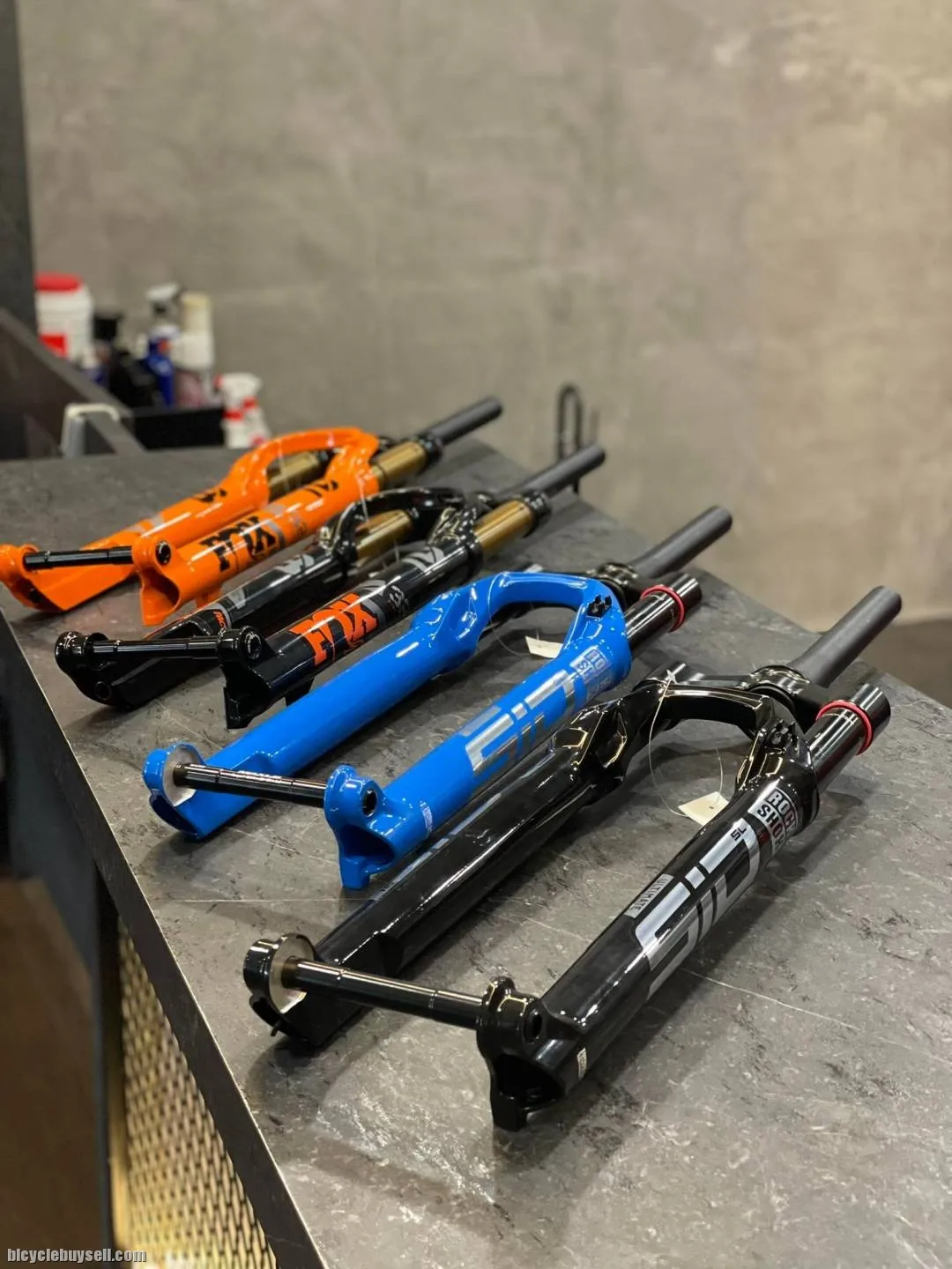 FOX &amp; ROCKSHOX SUSPENSION FORK -30% LESS !