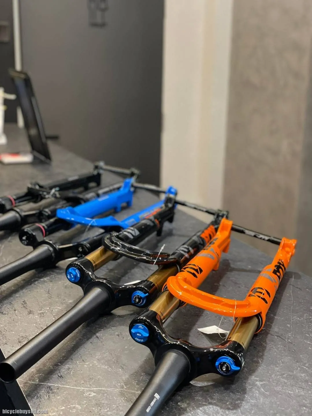 FOX &amp; ROCKSHOX SUSPENSION FORK -30% LESS !