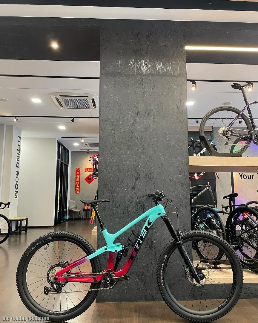 2022 TREK SLASH 9.8 GX PROJECT ONE CARBON !