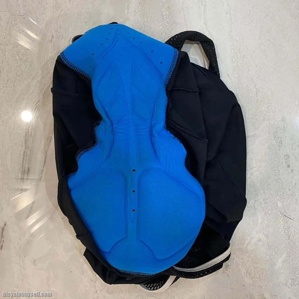 Monton Cycling Bib - 3 quarter and super comfy