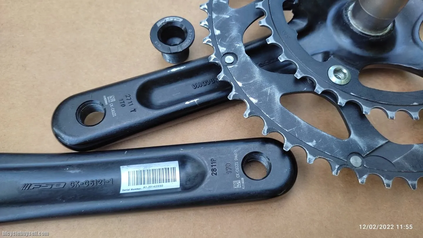 Oval by FSA Crankset