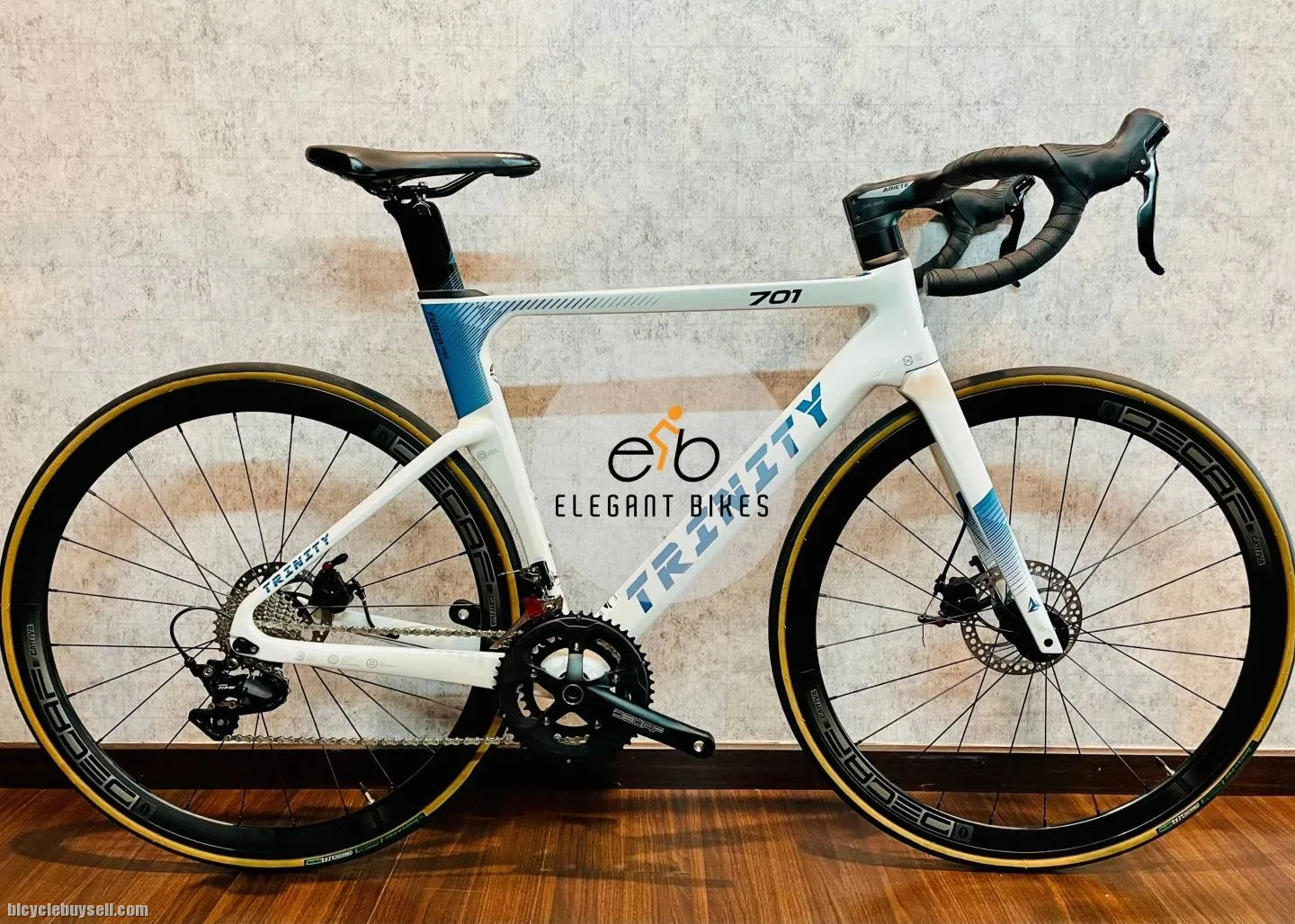 UCI JAVA TRINITY FULL CARBON SHIMANO 105 MIX DISC BRAKE
