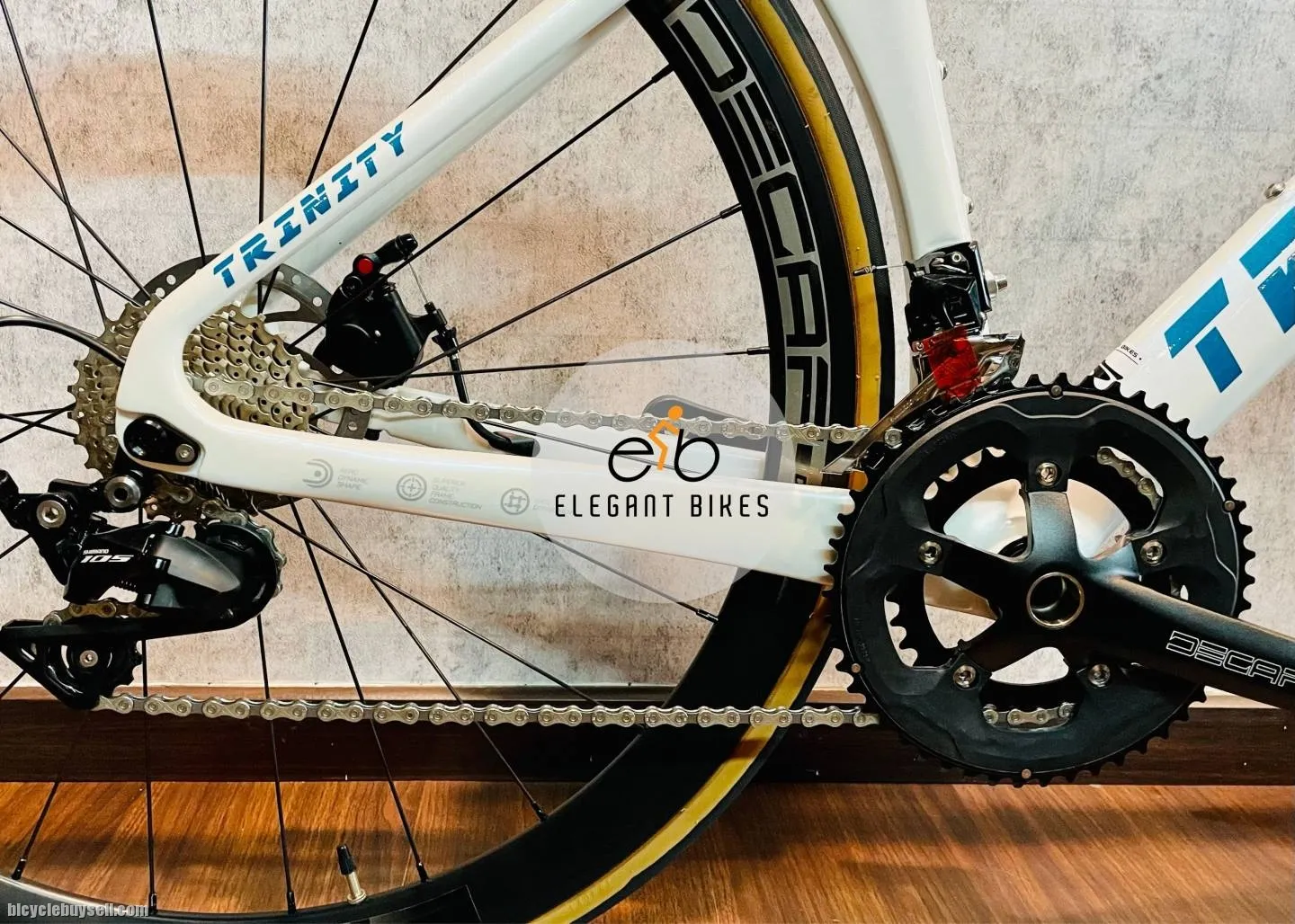 UCI JAVA TRINITY FULL CARBON SHIMANO 105 MIX DISC BRAKE