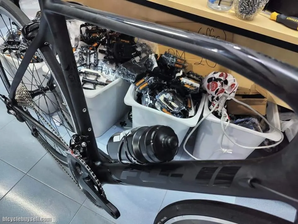 ORIGINAL FUJI CARBON COMPLETE BIKE