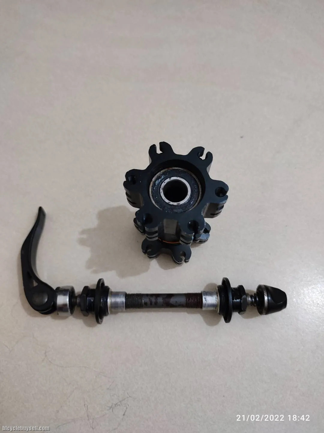 Velopro front hub 24 spoke (free pos)
