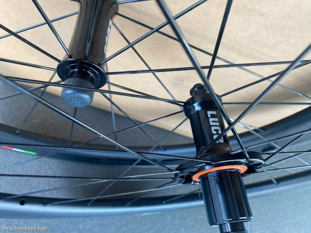 Luce 60mm Carbon Wheelset