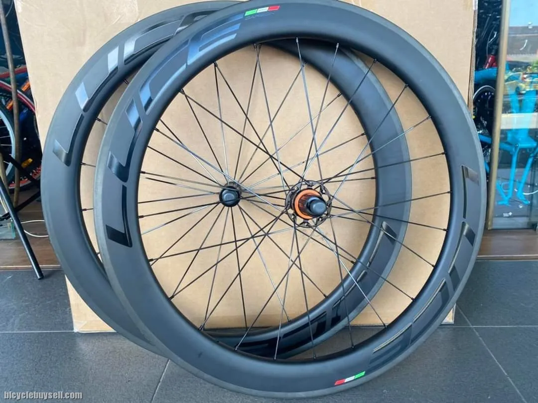 Luce 60mm Carbon Wheelset