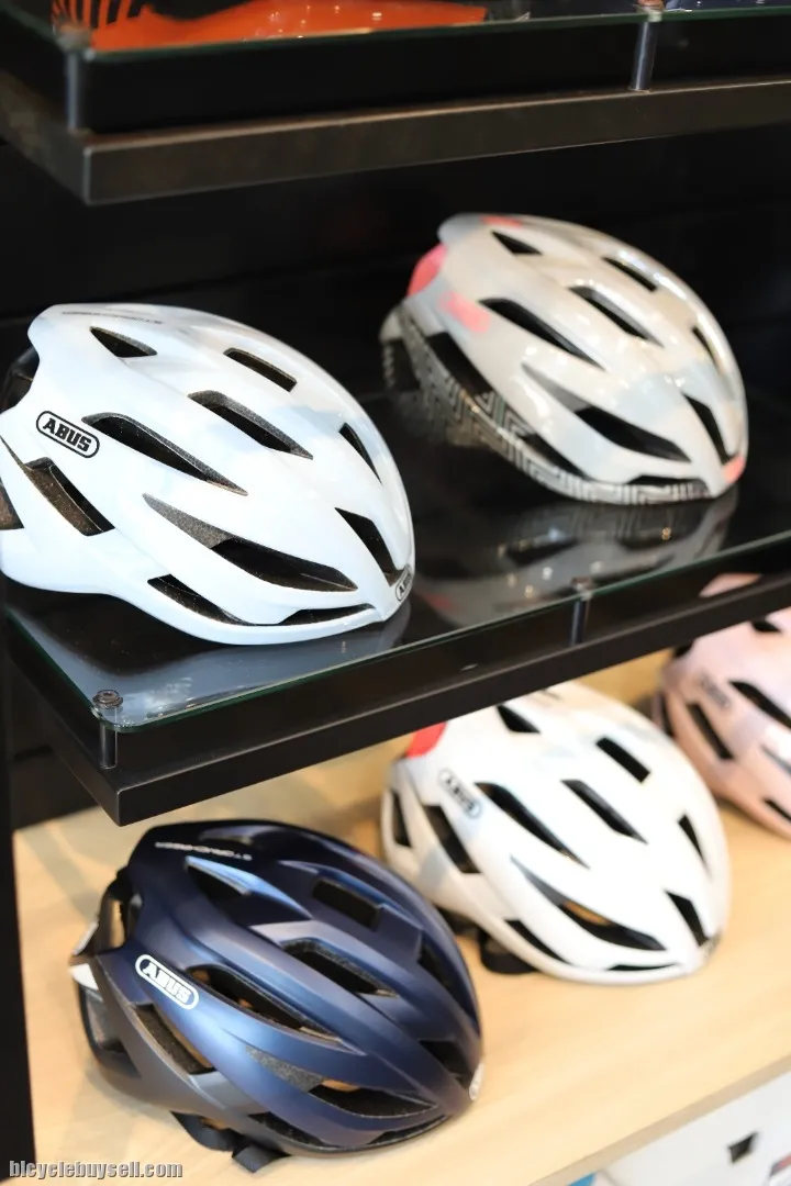 ABUS  STORMCHASER LIGHTWEIGHT CYCLING HELMET 2022 DESIGN