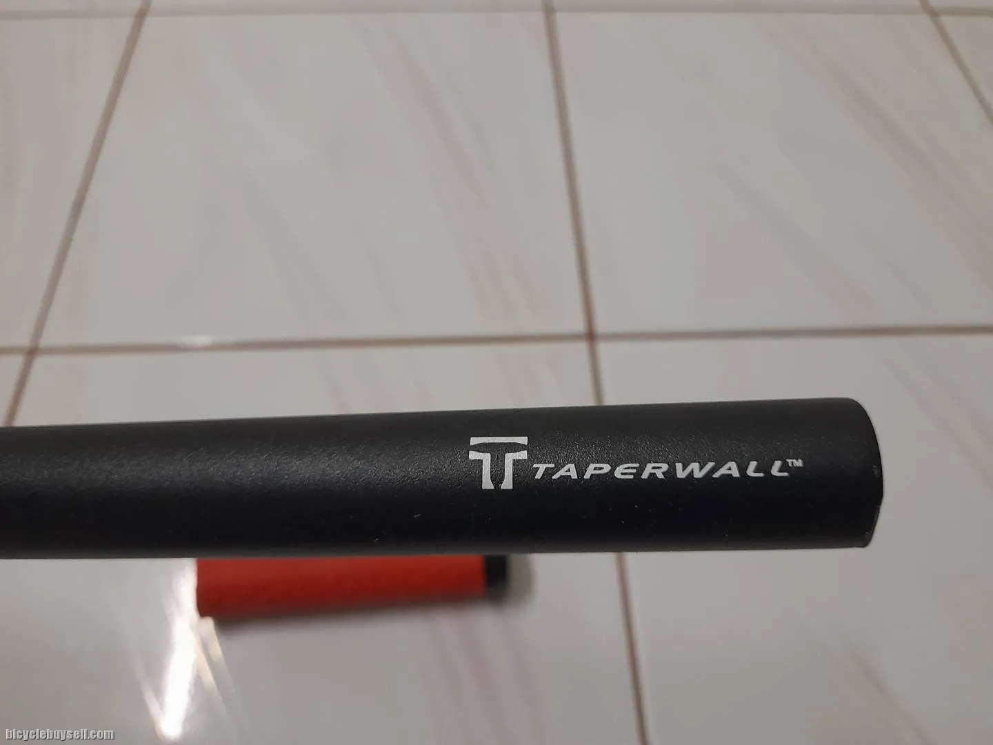 Handlebar E50 dan Grip Raceface