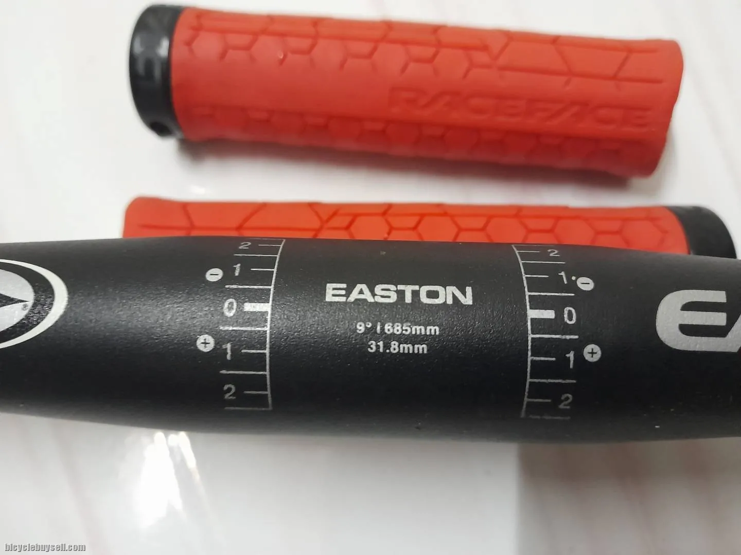 Handlebar E50 dan Grip Raceface